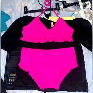 NWOT— never worn!!! Size large Shein (fits tts) hot pink ruffle detail bikini